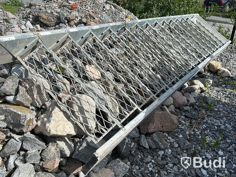 Trappa ca 4.8m, träreglar med metallsteg