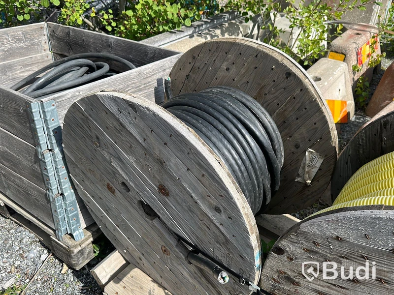 Rulle med markkabel