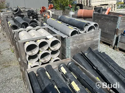 14 pall med Parti med olika delbara kabelskyddsrör. Snipp & Snapp Greenpipe samt Divio Pipelife