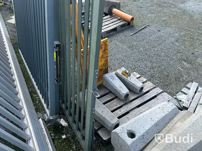 Div slaggrindar med grindstolpar