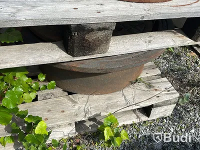 Pall med diverse brunnslock