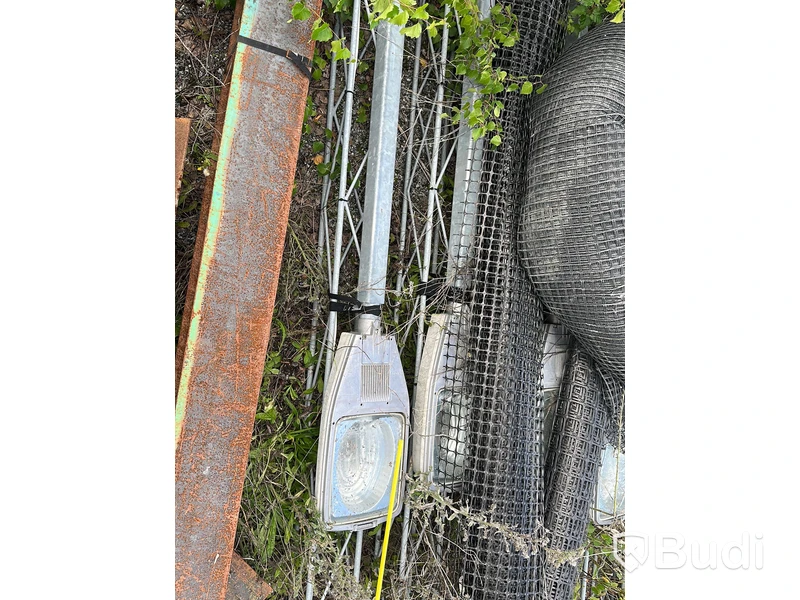 6st lyktstolpar samt 5st betongfundament.