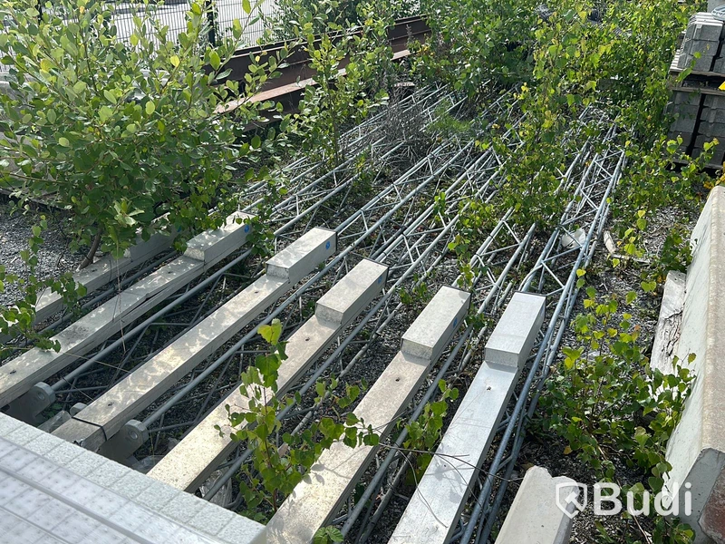 6st lyktstolpar samt 5st betongfundament.