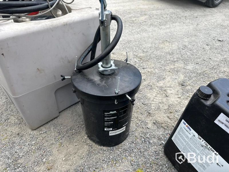 Mobil dieseltank 200 liter ink fettspruta och dunk motorolja
