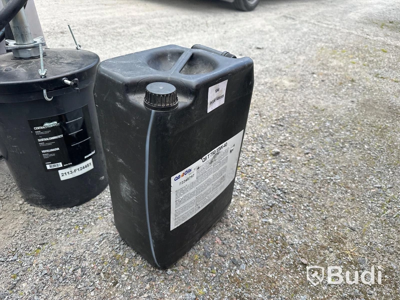 Mobil dieseltank 200 liter ink fettspruta och dunk motorolja