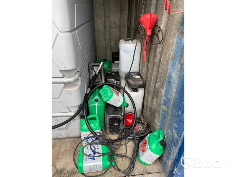 10 fots container med 2522 liters dieseltank med pump. Ink ca 500 liter diesel samt mindre diesltank
