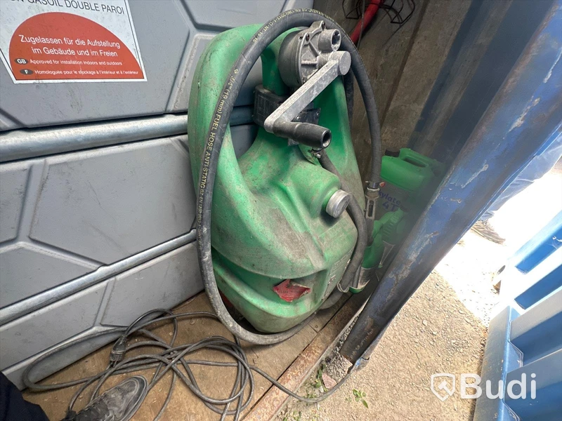10 fots container med 2522 liters dieseltank med pump. Ink ca 500 liter diesel samt mindre diesltank