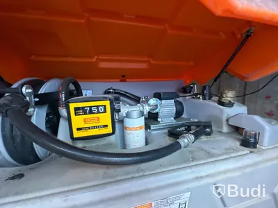 10 fots container med 2522 liters dieseltank med pump. Ink ca 500 liter diesel samt mindre diesltank