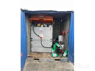 10 fots container med 2522 liters dieseltank med pump. Ink ca 500 liter diesel samt mindre diesltank