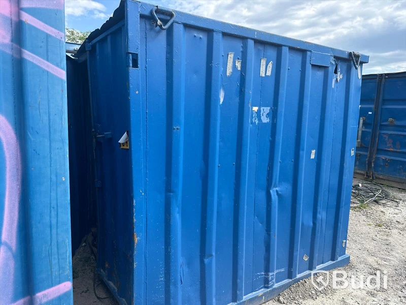10 fots container med 2522 liters dieseltank med pump. Ink ca 500 liter diesel samt mindre diesltank