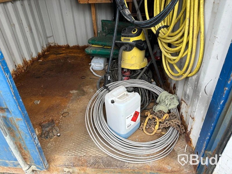 10 fots tankcontainer med 2kubiks tank med pump