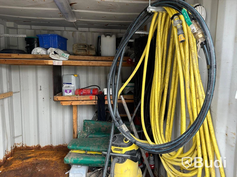 10 fots tankcontainer med 2kubiks tank med pump