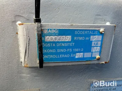 10 fots tankcontainer med 2kubiks tank med pump