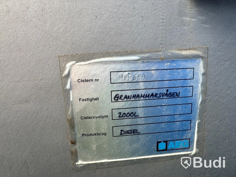 10 fots tankcontainer med 2kubiks tank med pump