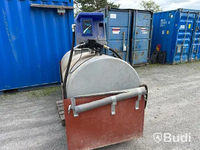10 fots tankcontainer med 2kubiks tank med pump
