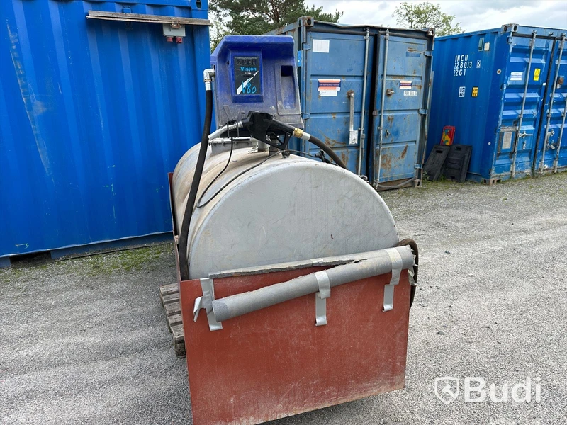 10 fots tankcontainer med 2kubiks tank med pump