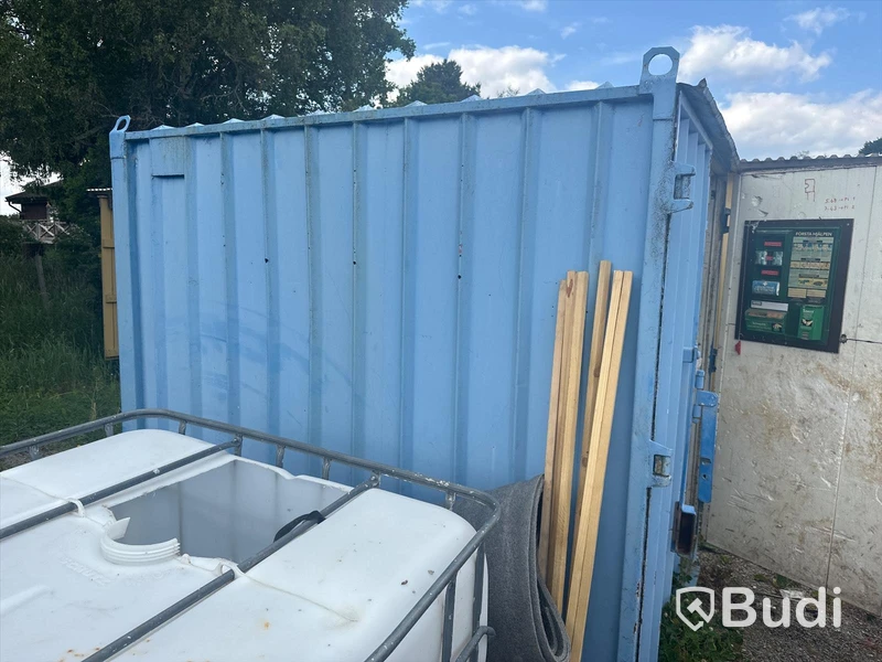 8 fots container med innehåll