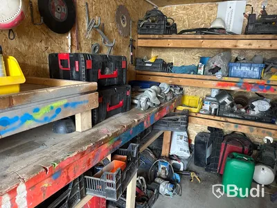20 fots container med innehåll bl.a torkskåp och säkerhetsskåp