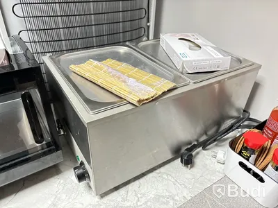 Inventarier från Sushi-restaurang. Stort Parti.