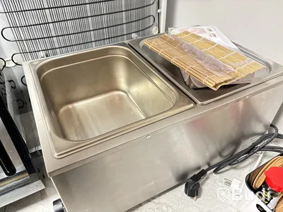 Inventarier från Sushi-restaurang. Stort Parti.