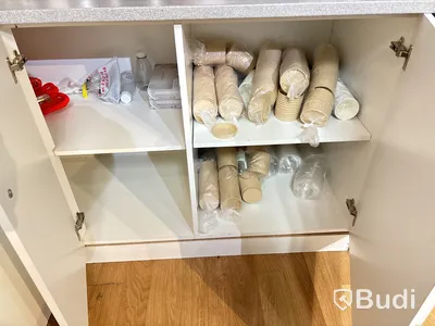 Inventarier från Sushi-restaurang. Stort Parti.