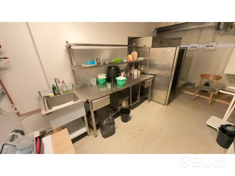 Inventarier från Sushi-restaurang. Stort Parti.