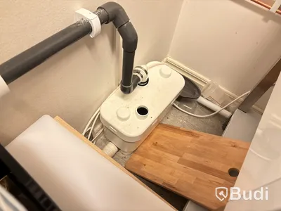 Inventarier från Sushi-restaurang. Stort Parti.