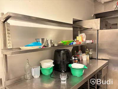 Inventarier från Sushi-restaurang. Stort Parti.