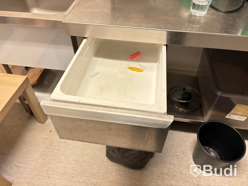 Inventarier från Sushi-restaurang. Stort Parti.