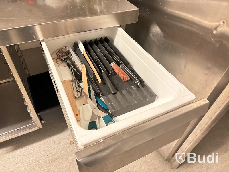 Inventarier från Sushi-restaurang. Stort Parti.