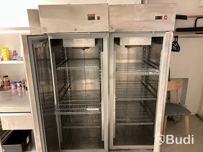Inventarier från Sushi-restaurang. Stort Parti.
