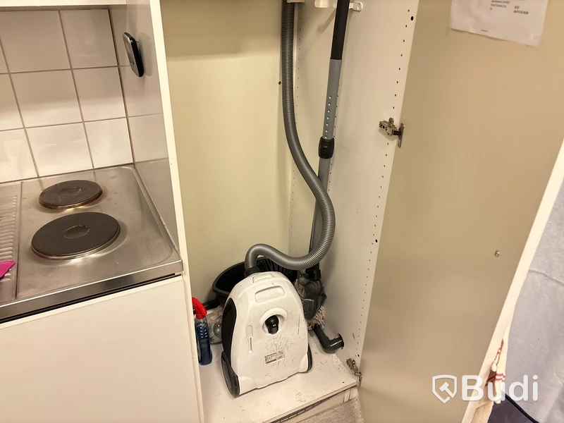 Inventarier från Sushi-restaurang. Stort Parti.