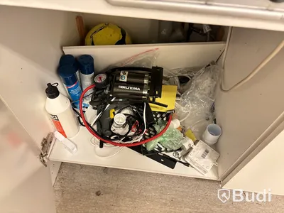 Inventarier från Sushi-restaurang. Stort Parti.