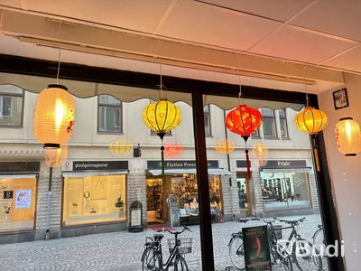 Inventarier från Sushi-restaurang. Stort Parti.