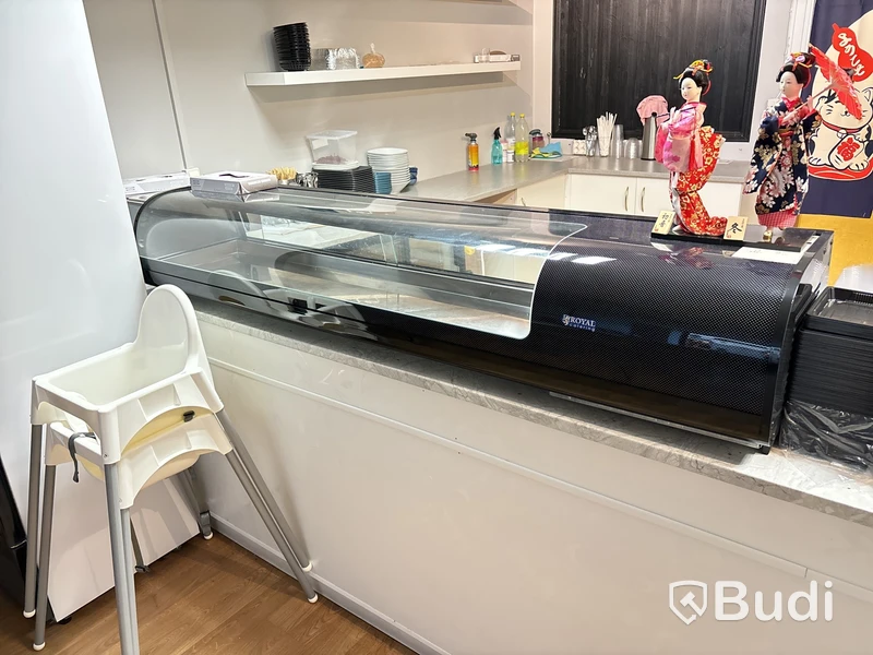 Inventarier från Sushi-restaurang. Stort Parti.