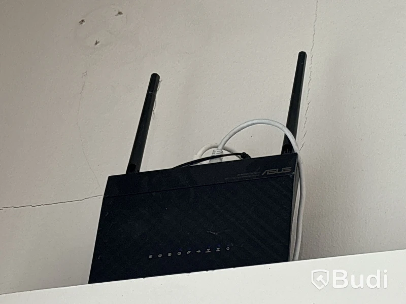 3 st routrar Netgear & Asus