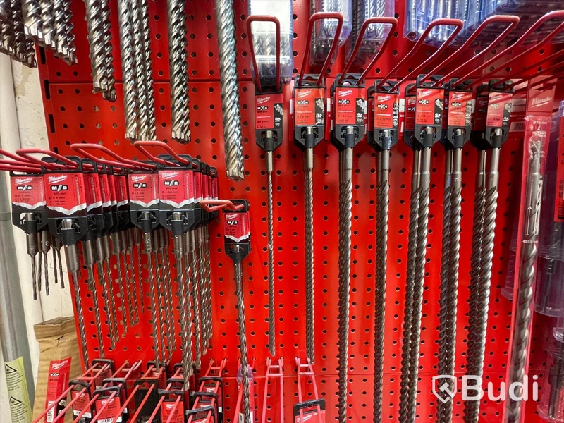 Parti med borrar, Milwaukee. Ord. pris: 49 409 kr exkl. moms