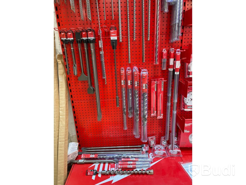 Parti med borrar, Milwaukee. Ord. pris: 49 409 kr exkl. moms
