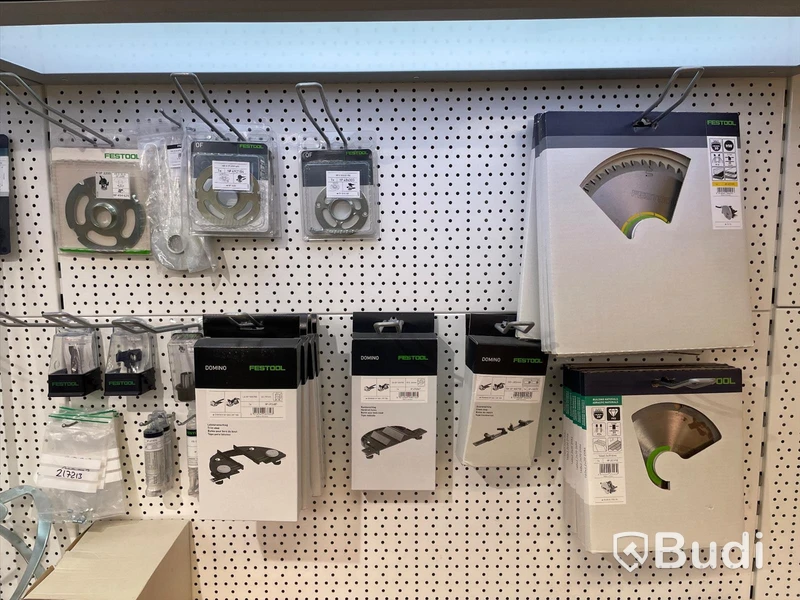 Parti med diverse klingor och tillbehör till FESTOOL. Ord. pris: 117 804 kr exkl. moms