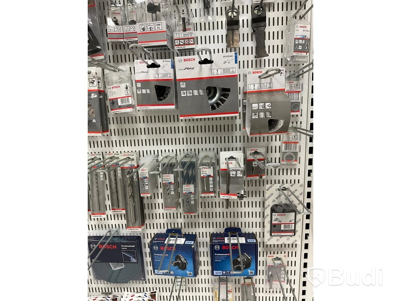 Parti med diverse borr och bits bl.a. BOSCH. Ord. pris: 47 475 kr exkl. moms