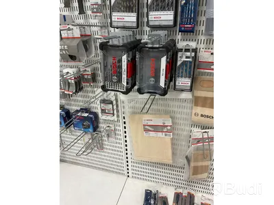 Parti med diverse borrar och dammsugartillbehör bl.a. BOSCH. Ord. pris: 24 750 kr exkl. moms