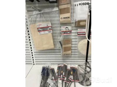 Parti med diverse borrar och dammsugartillbehör bl.a. BOSCH. Ord. pris: 24 750 kr exkl. moms
