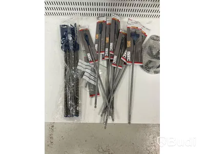 Parti med diverse borrar och dammsugartillbehör bl.a. BOSCH. Ord. pris: 24 750 kr exkl. moms