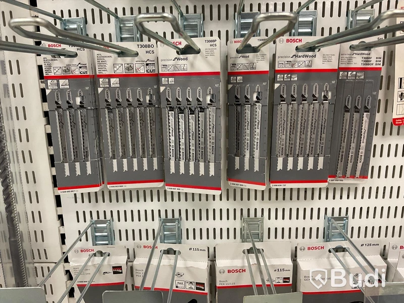 Parti med diverse sticksågsblad i olika storlekar bl.a. BOSCH. Ord. pris: 31 986 kr exkl. moms