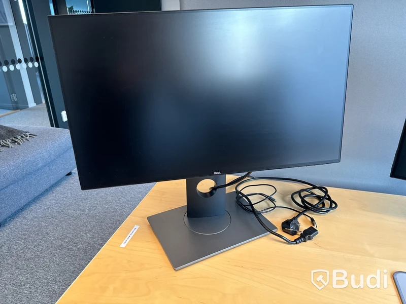 Höj- och sänkbart skrivbord, kontorsstol och 2 st. datorskärmar