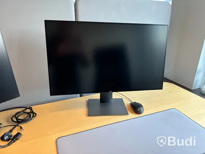 Höj- och sänkbart skrivbord, kontorsstol och 2 st. datorskärmar