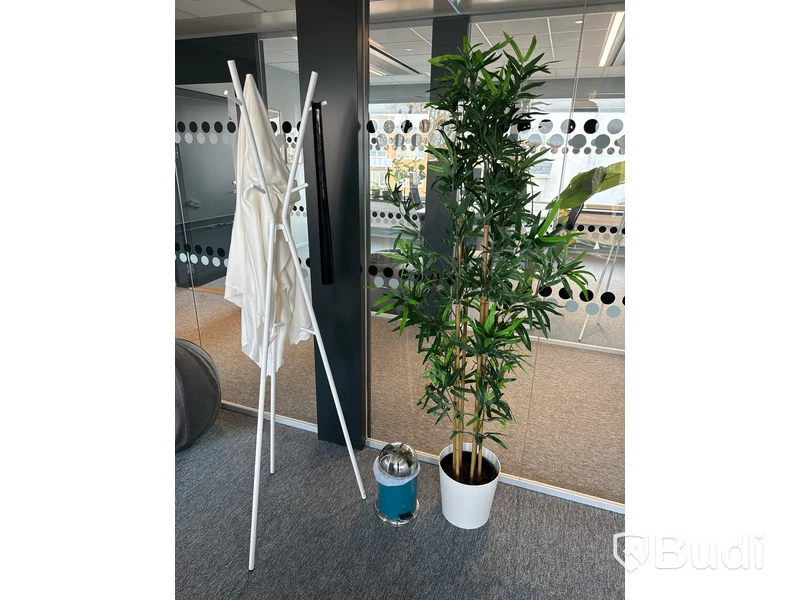 Tamburmajor och plastblomma