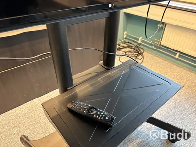 TV, LG, 70 tum på stativ