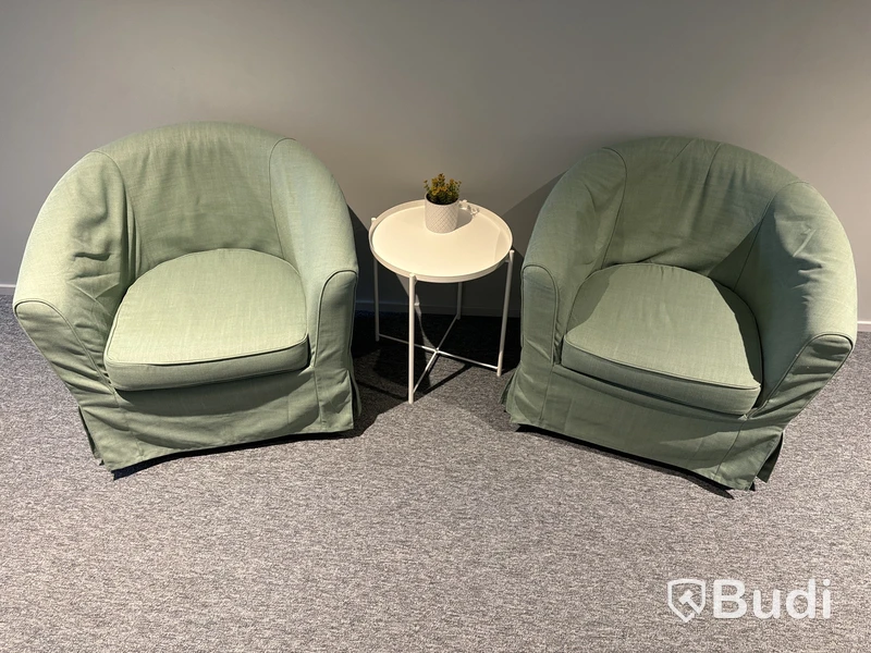 2 st. Fåtöljer och satsbord