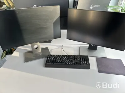 Höj- och sänkbart skrivbord, kontorsstol och 2 st. datorskärmar